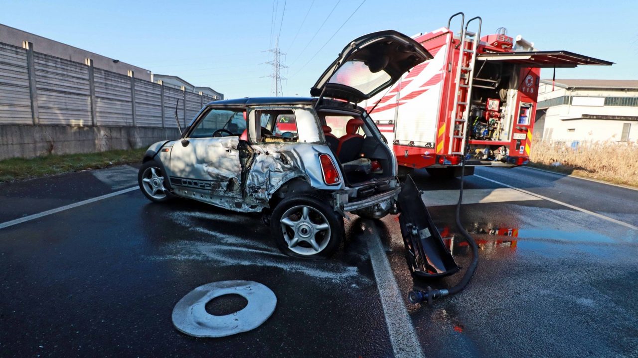 Schianto tra auto, tre in ospedale LE FOTO