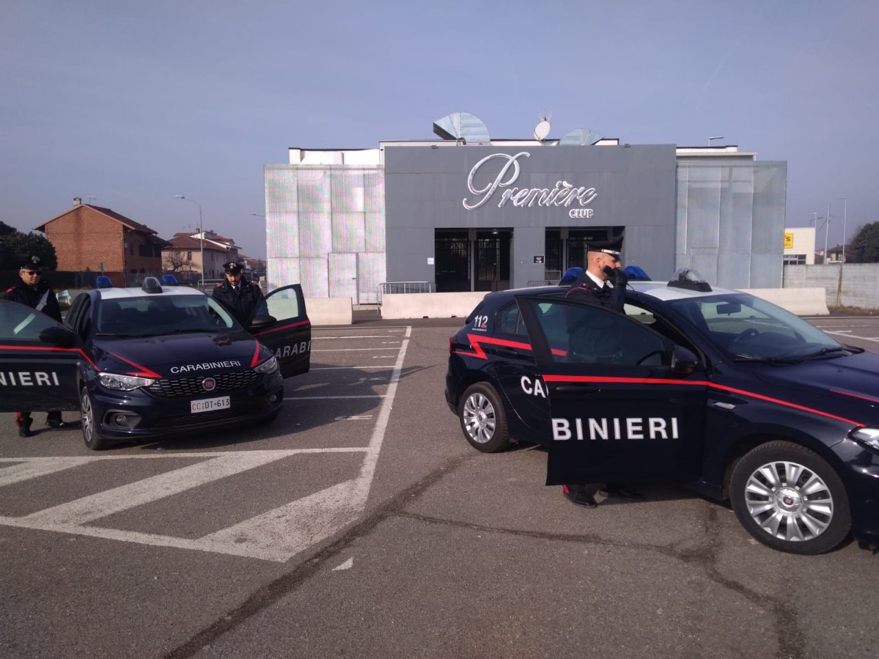Schiamazzi fuori dalla discoteca: la serata finisce con 9 denunce