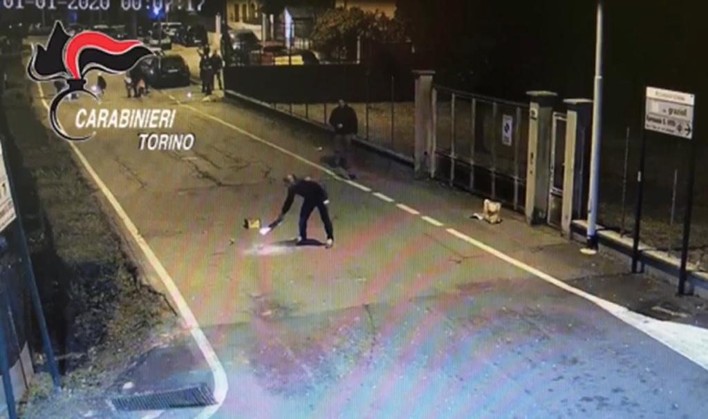 Bambini feriti, denunciato l’uomo che ha lasciato i “botti” in strada