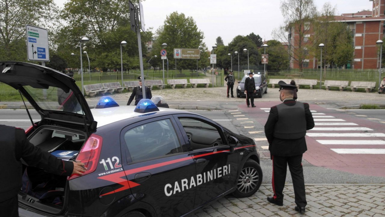 Nascondevano marijuana in casa, denunciati due diciottenni