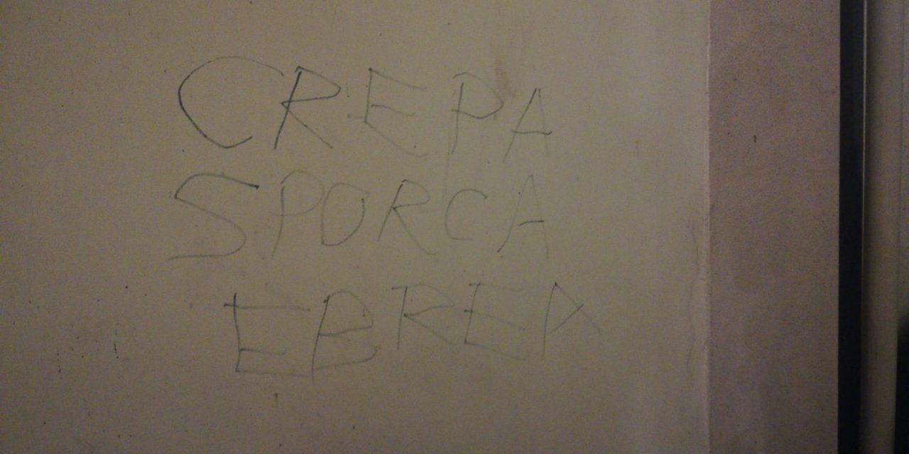Scritta shock sul muro di casa: “Crepa sporca ebrea”