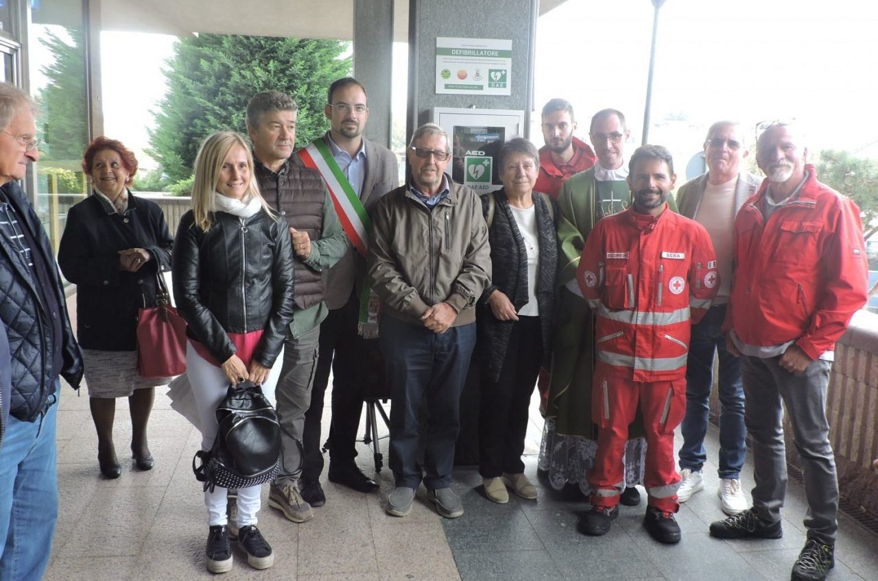 Nuovo Defibrillatore, è stato installato sotto i portici