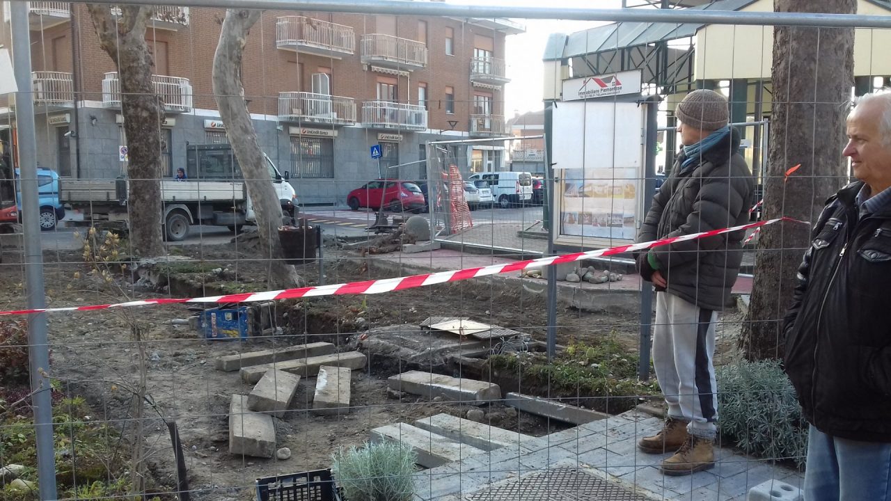Le ruspe in poche ore hanno portato via le aiuole