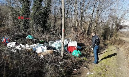 Rifiuti abbandonati, beccato il furbetto a Candia