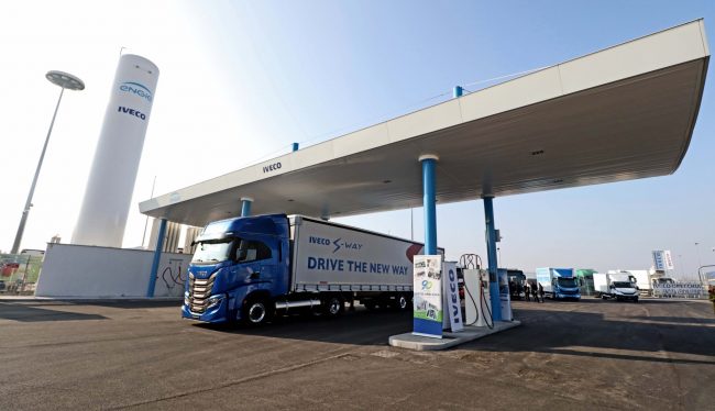 La stazione di rifornimento di gas naturale nata dalla collaborazione tra Engie e Iveco di strada delle Cascinette