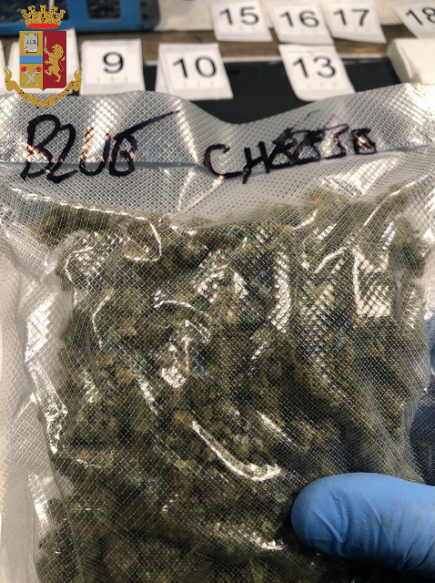 Due diciannovenni arrestati per droga dalla Polizia
