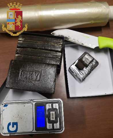 Trovati oltre 2 chili di droga: tre persone arrestate