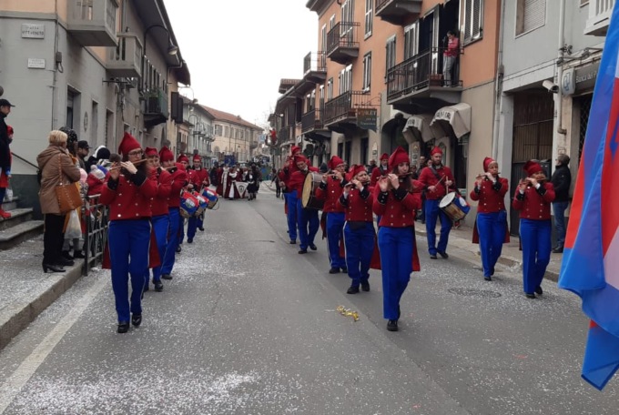 Carnevale di Brandizzo, tutti in strada ammirare la sfilata FOTO E VIDEO