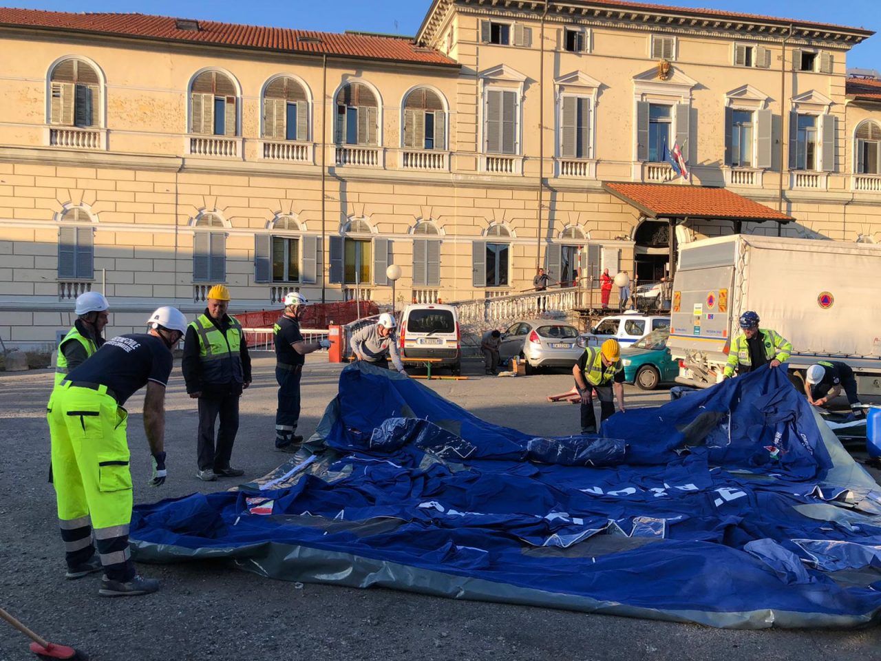 Coronavirus, all’ospedale arriva la tenda della Protezione Civile VIDEO