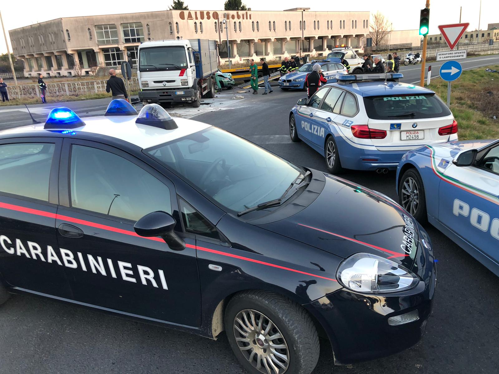 Ha Spento Il Segnale Lampeggiante Blu Di Un'auto Della Polizia