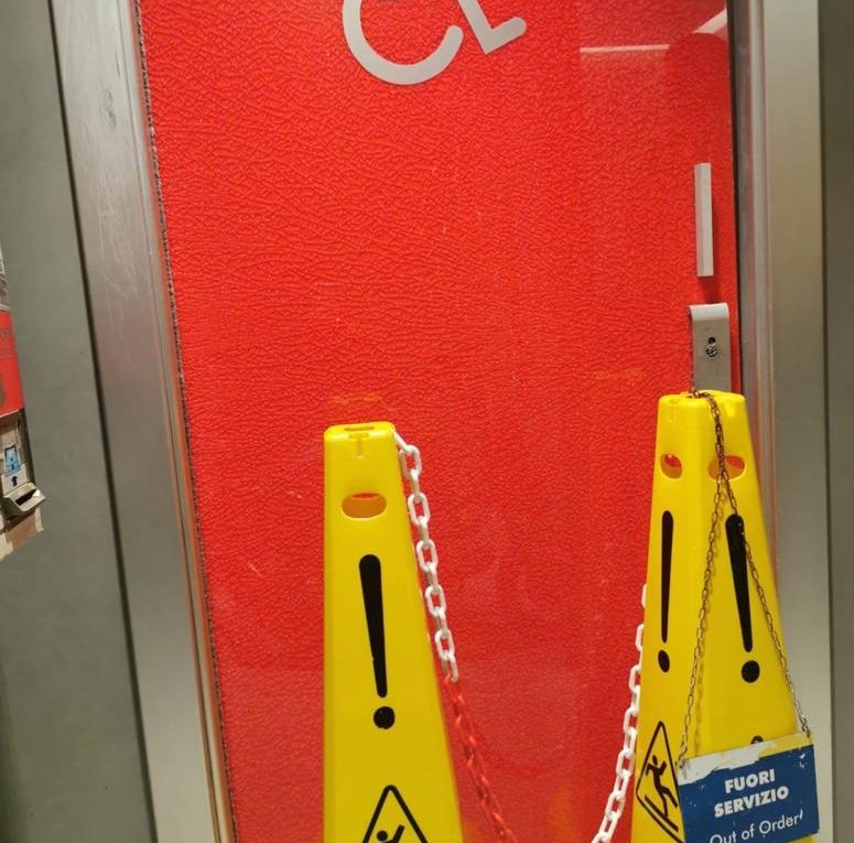 Porta Nuova senza servizi igienici per i disabili