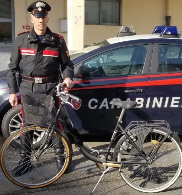 Schiamazzi notturni e furto di una bici: denunciati ragazzi di Livorno e Saluggia