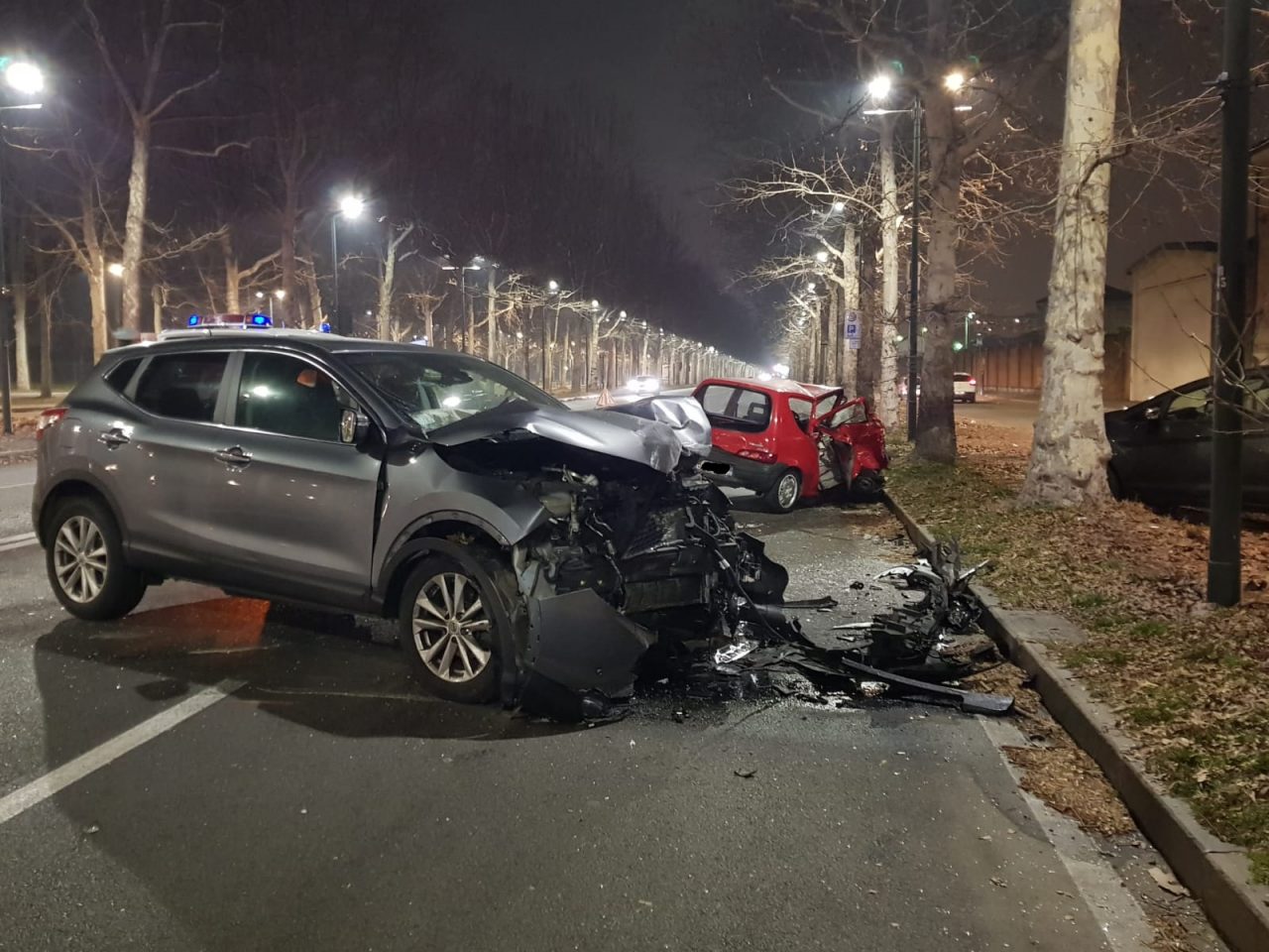 Ragazzo in gravi condizioni dopo lo schianto fra due auto