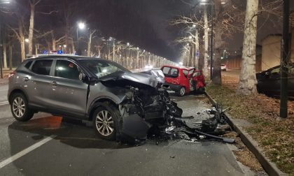 Ragazzo in gravi condizioni dopo lo schianto fra due auto