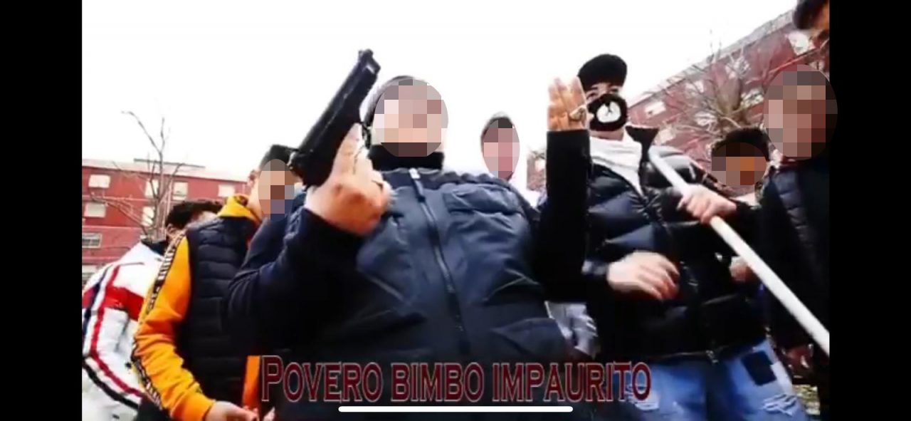 Pistole, mazze e coltelli: Chivasso come il Bronx