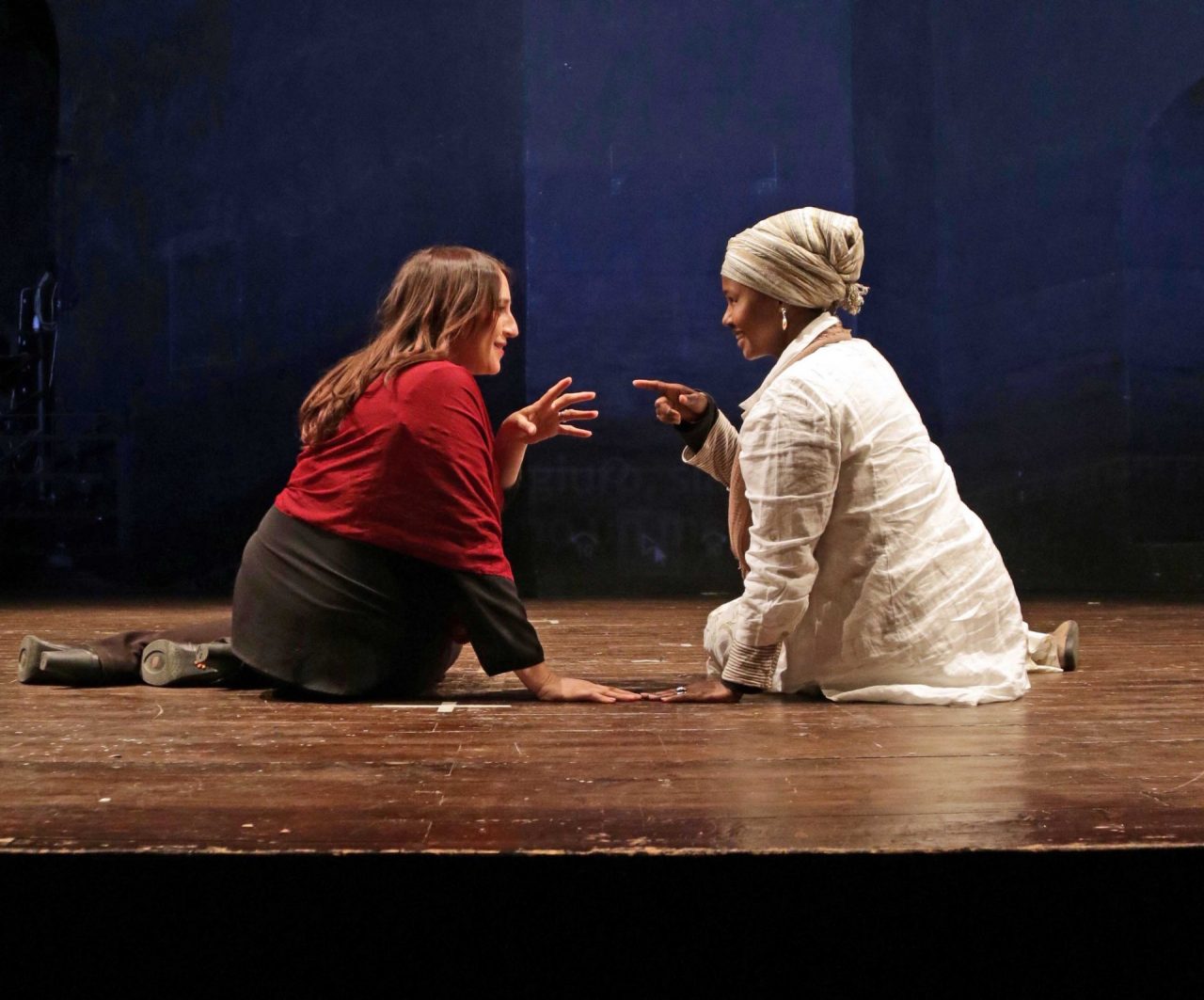Prima fu la volta dei migranti, Elena Ruzza in scena al Garybaldi