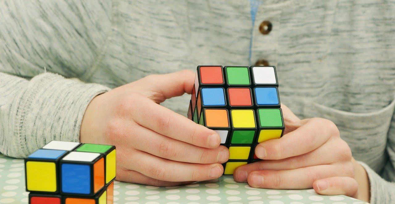 Mantieni il più possibile le tue abitudini. Il "fare" allenta le tensioni: continua a cucinare se ti piace cucinare, svolgi piccoli lavoretti, leggi un buon libro, occupati della casa o dell'auto.