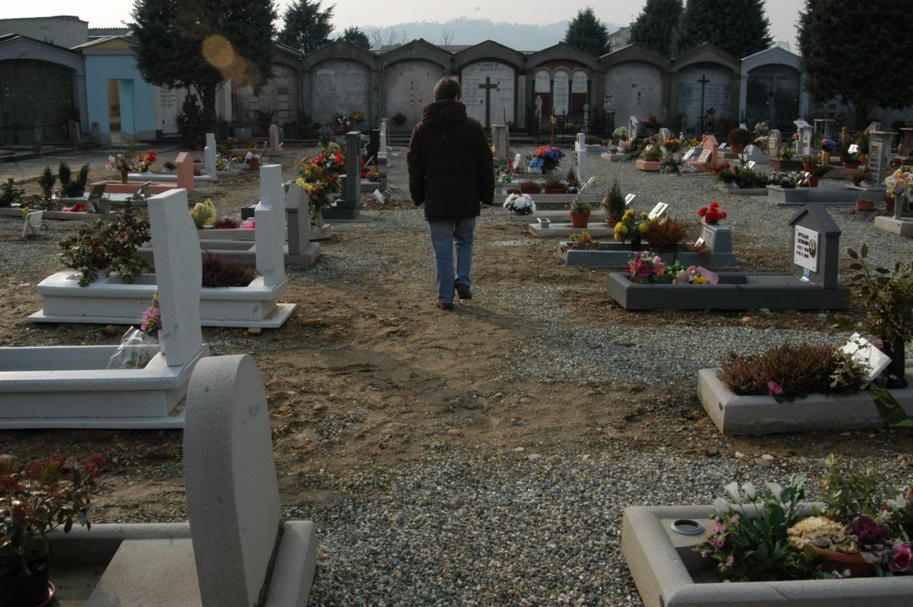 Il Coronavirus chiude anche i cimiteri di Chivasso