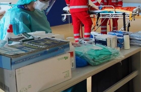 Coronavirus, 10 guariti e 17 nuovi decessi