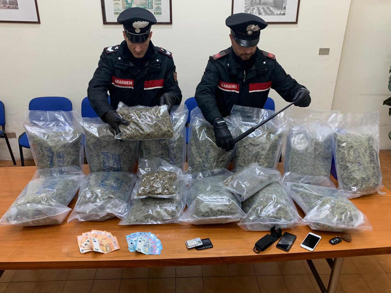Spaccio di droga, quattro arresti