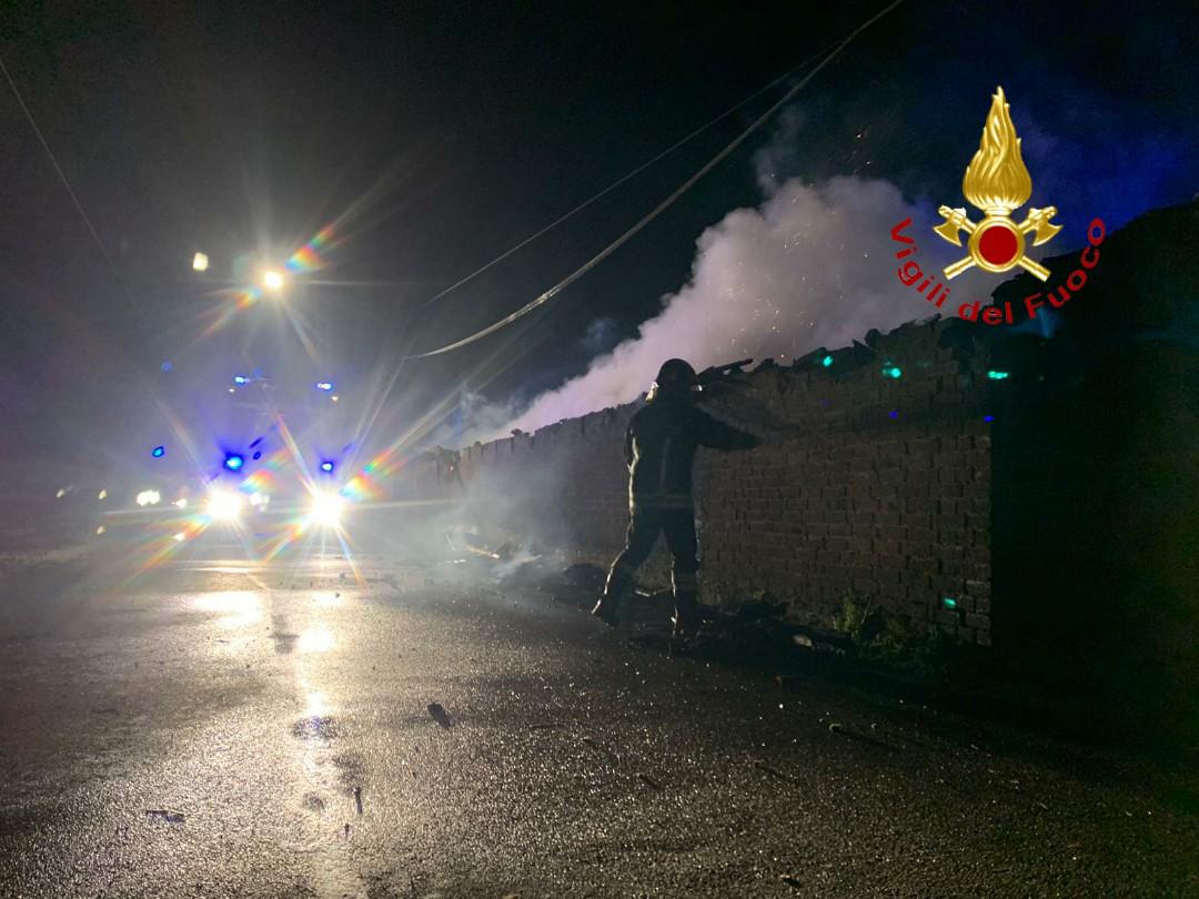 Incendio in una legnaia a Crescentino