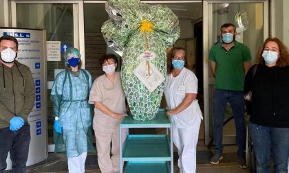 Un uovo gigante donato all'ospedale di Chivasso