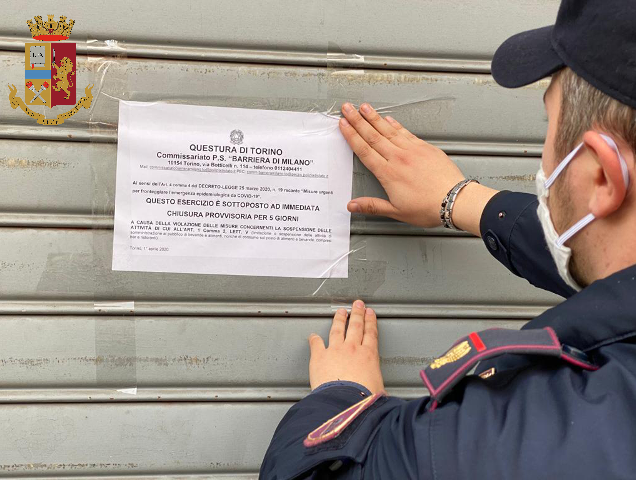 Nonostante il divieto in un ristorante servono un pasto: chiuso