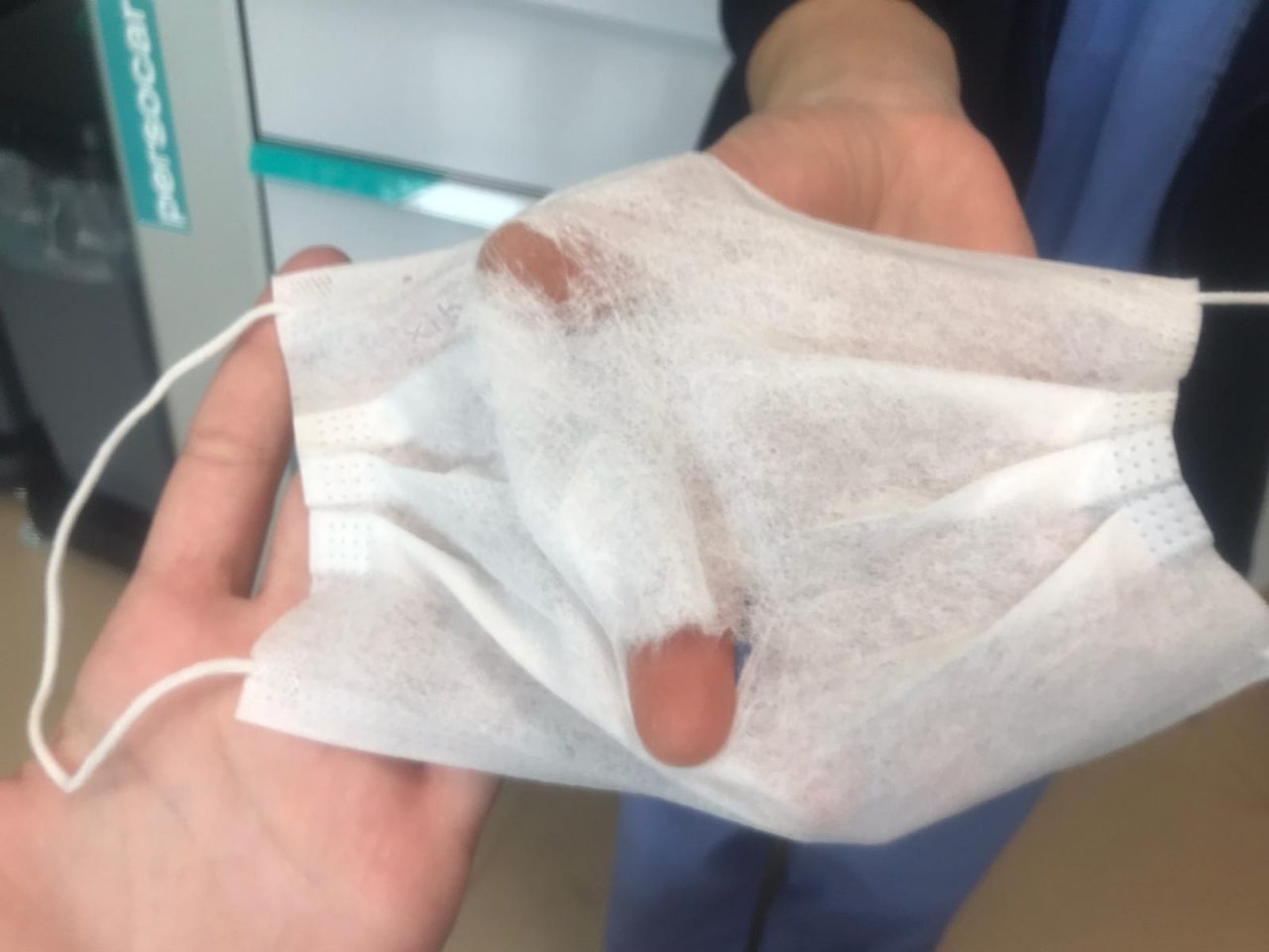 Coronavirus, gli infermieri dell’ospedale di Chivasso: “le nostre mascherine non ci proteggono”