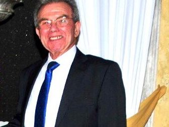 L'ultimo saluto all'ex vigile del fuoco Achille Azzoni LE FOTO