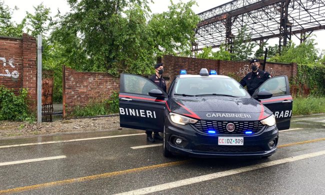 Neonato nasce nell’ex fabbrica abbandonata