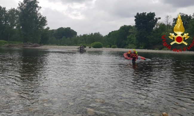 Agricoltore bloccato nel fiume Sesia