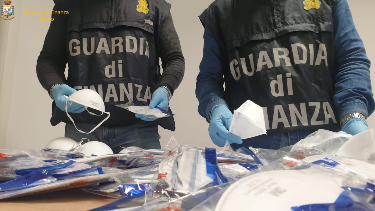 Mascherine illegali: un giro d’affari per oltre 5 milioni di euro