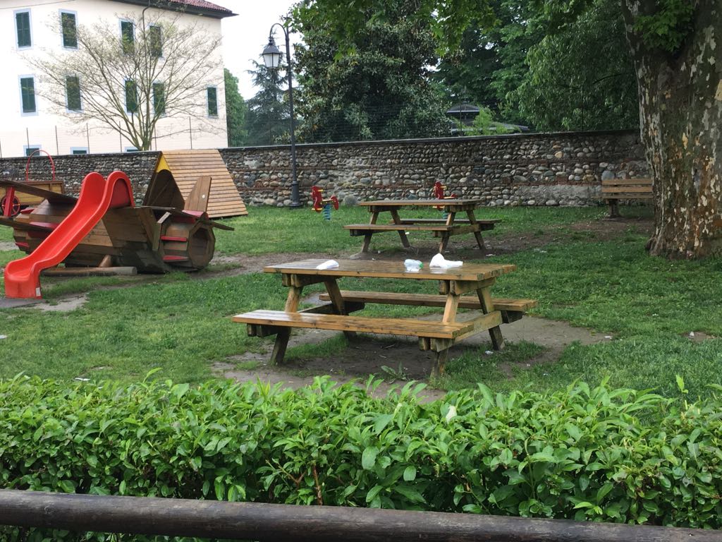 Aree verdi, impianti sportivi e parchi gioco ancora chiuse