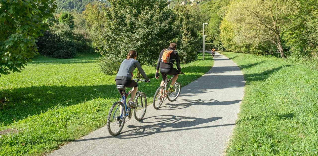 Da Chivasso parte la pedalata in punta di… petali