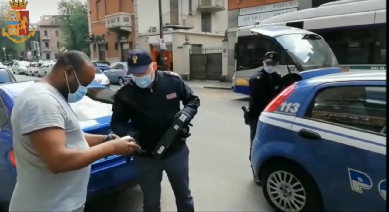 Consegnati i tablet agli alunni per seguire le lezioni online IL VIDEO