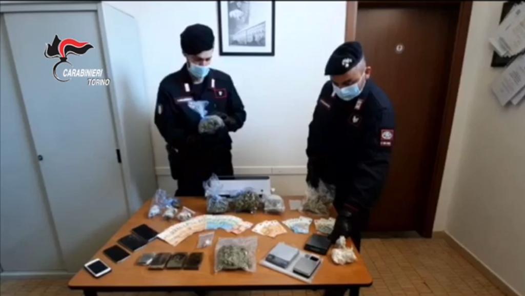 Per evitare le multe ai clienti consegnavano la droga entro 200 metri dalle loro case IL VIDEO