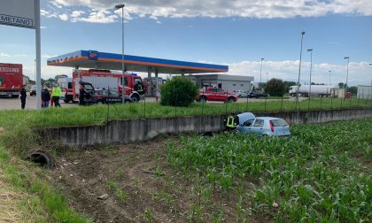 Auto esce di strada a Crescentino, grave un pensionato
