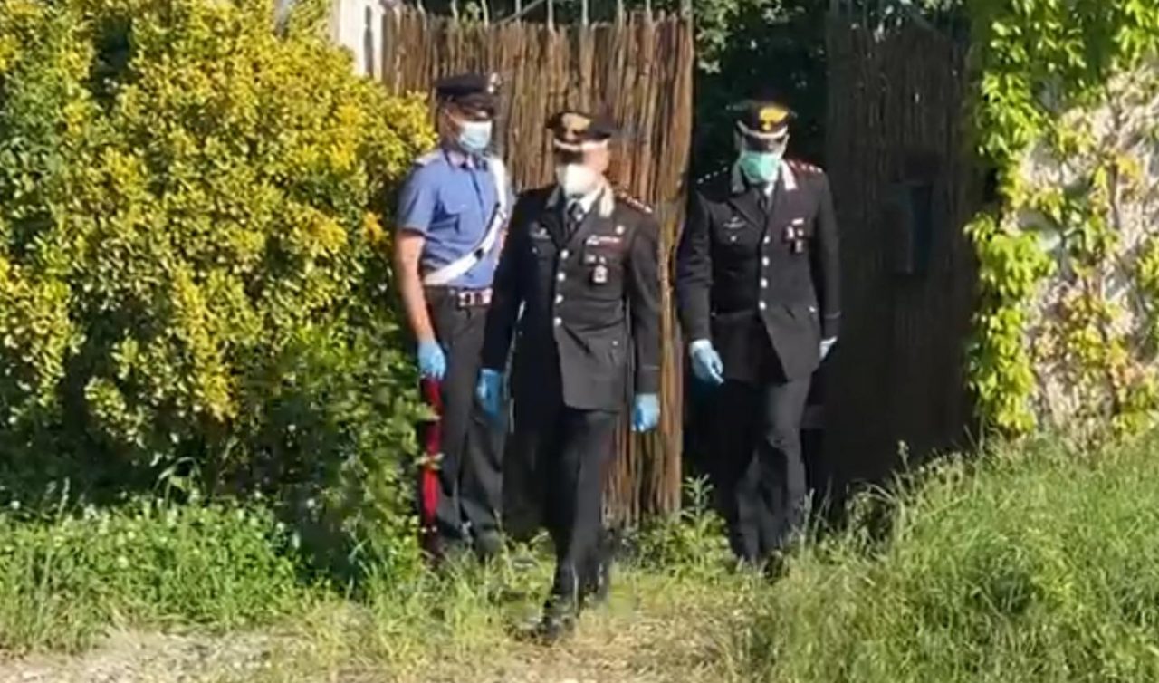 I vicini non vedevano due sorelle ormai da mesi: trovate morte in casa IL VIDEO