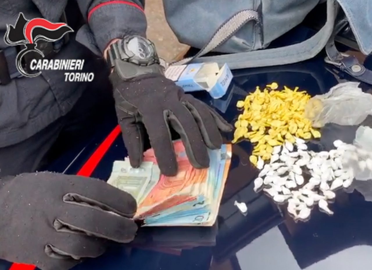 In tasca aveva 102 dosi di cocaina: arrestano pusher dei giardinetti
