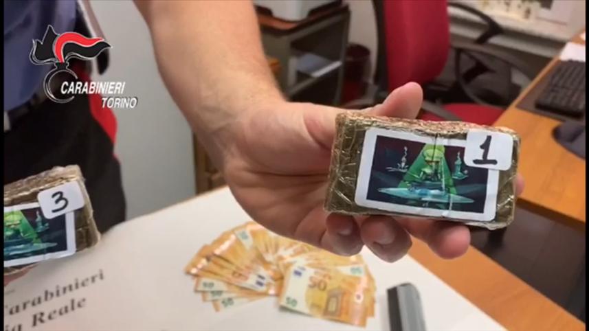 Da lavavetri a spacciatore al semaforo: arrestato
