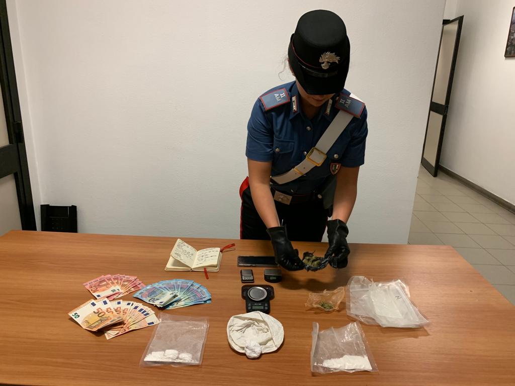 In casa aveva cocaina e marijuana: fermata una donna a Brandizzo