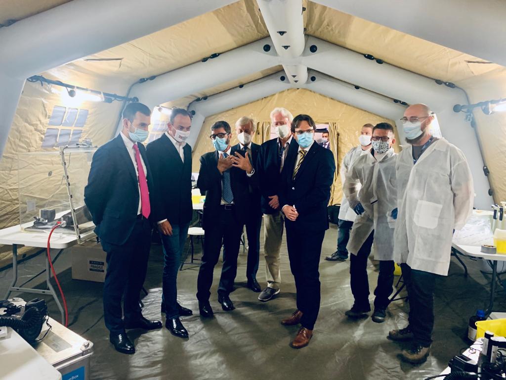 Laboratorio mobile per effettuare test sierologici e virologici con esiti immediati LE FOTO