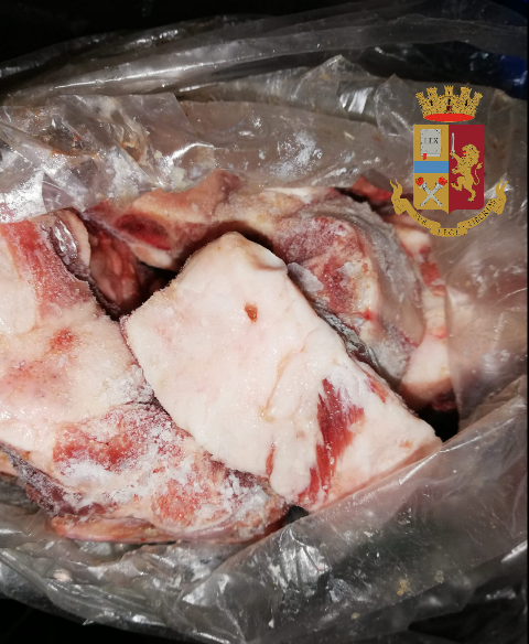 Alimenti mal conservati, multa da 28 mila euro per un ristorante LE FOTO