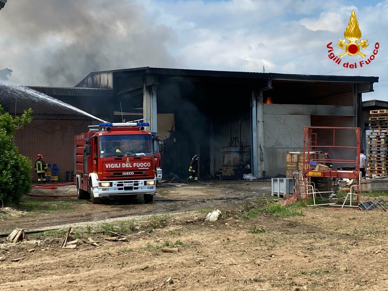 Incendio in una capannone di un’azienda agricola