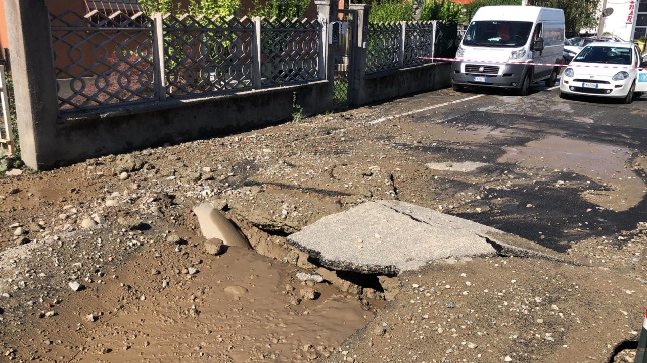 Chivasso nuovamente senz’acqua, terza rottura dell’acquedotto in pochi giorni LE FOTO