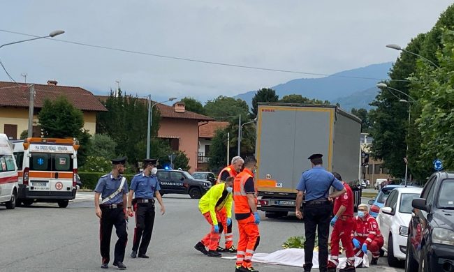 Schiacciato da un camion, morto un uomo