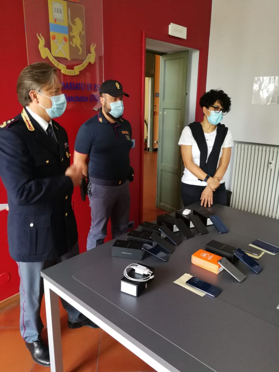 Telefoni rubati all’Asl To4