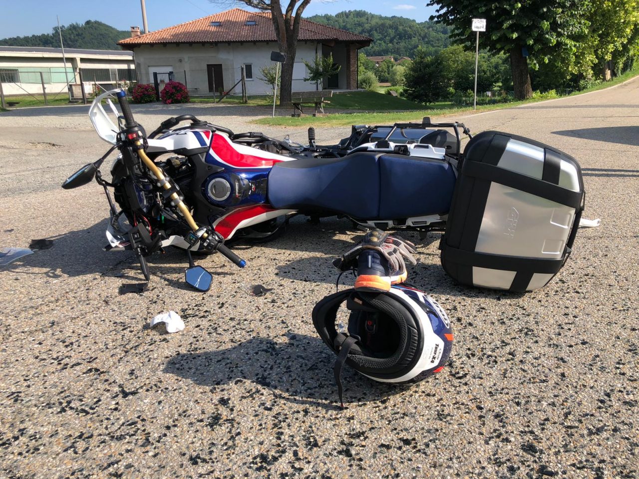 Schianto auto contro moto a Lauriano: motociclista gravissimo