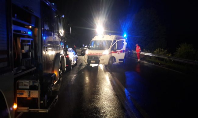 Tre auto si scontrano sulla Sp 460: due persone in gravi condizioni