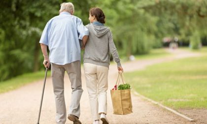 Badante lo seduce e gli porta via 500 mila euro
